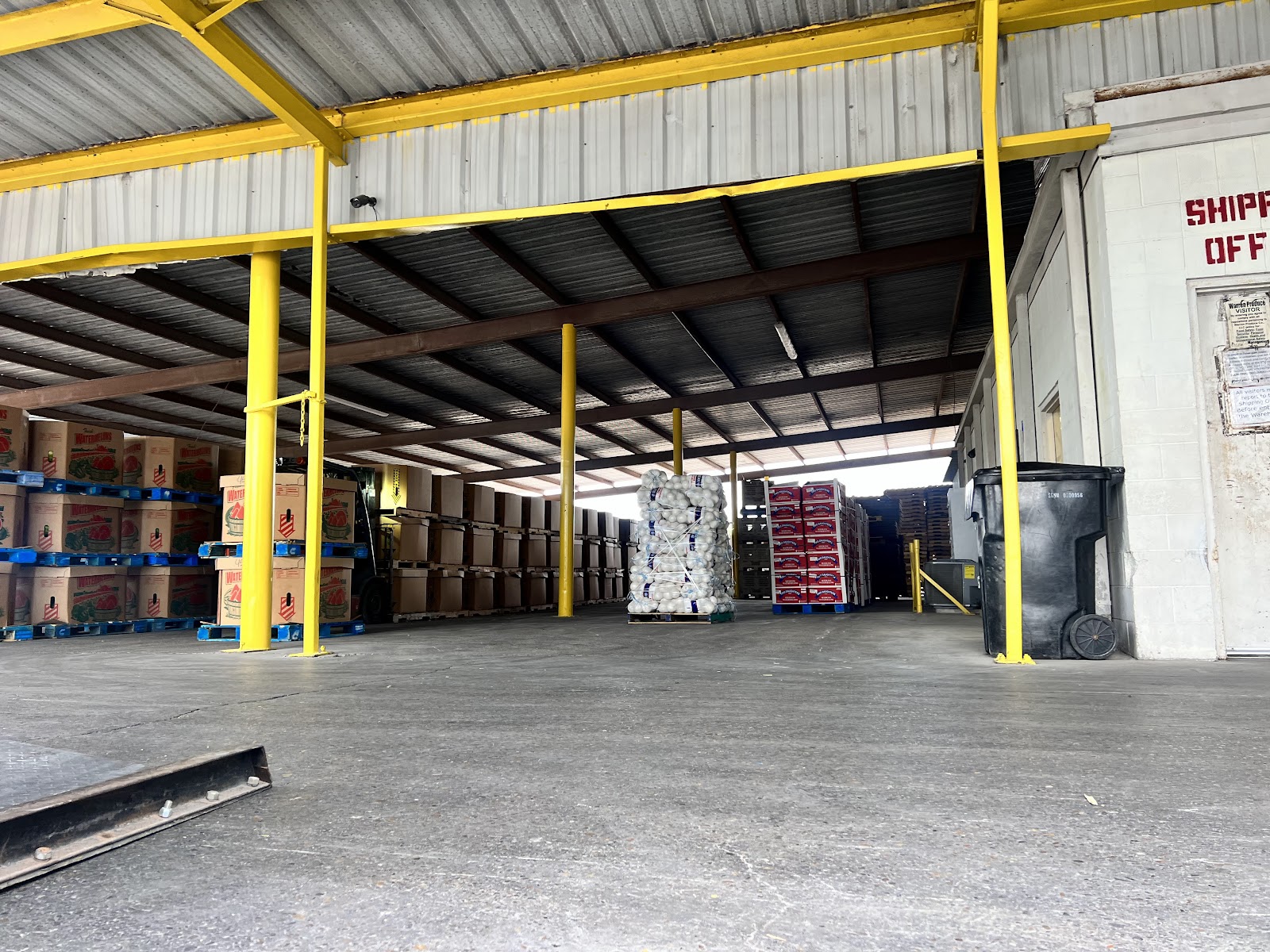 Covered produce handling area at Warren Produce Co LLC